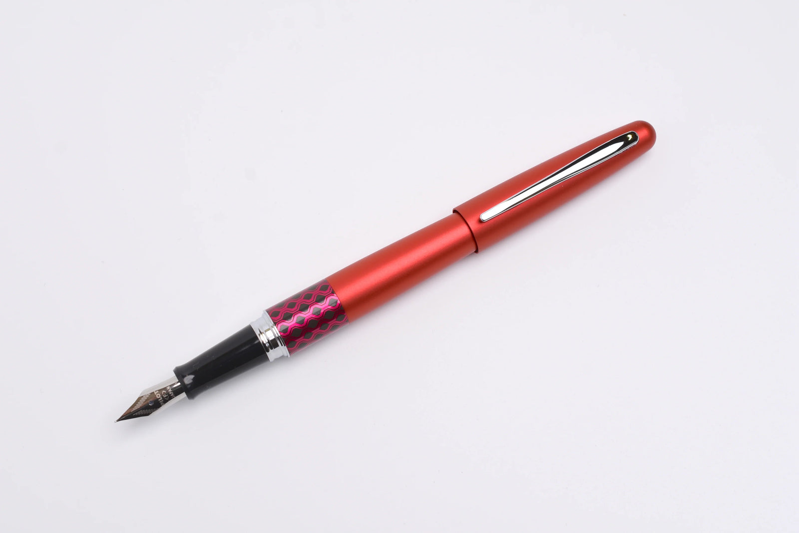 Pilot Metropolitan Retro Pop Fountain Pen - Red Wave Bbag | India’s Best Online Stationery Store