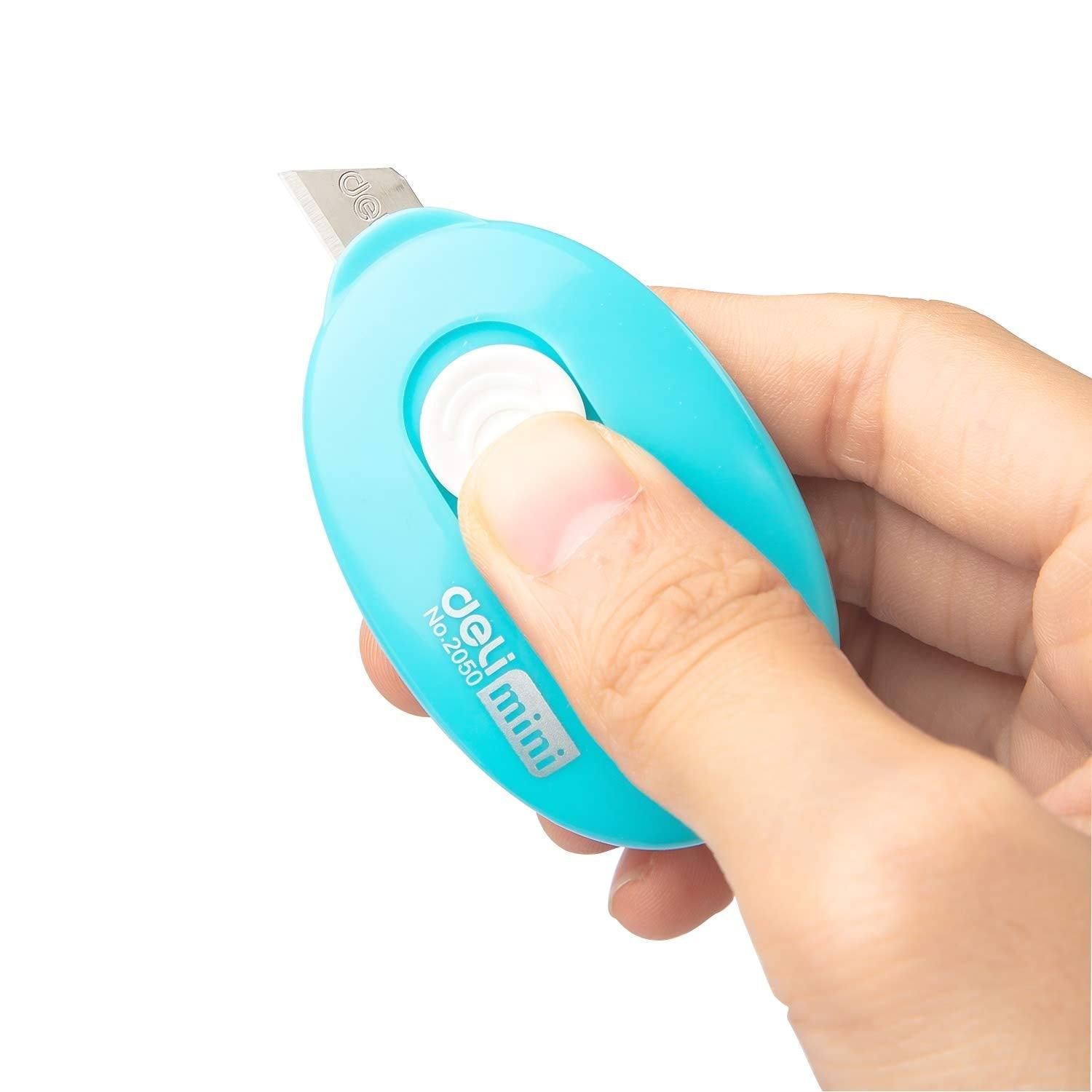 Deli Pocketable Mini Cutter auto lock system